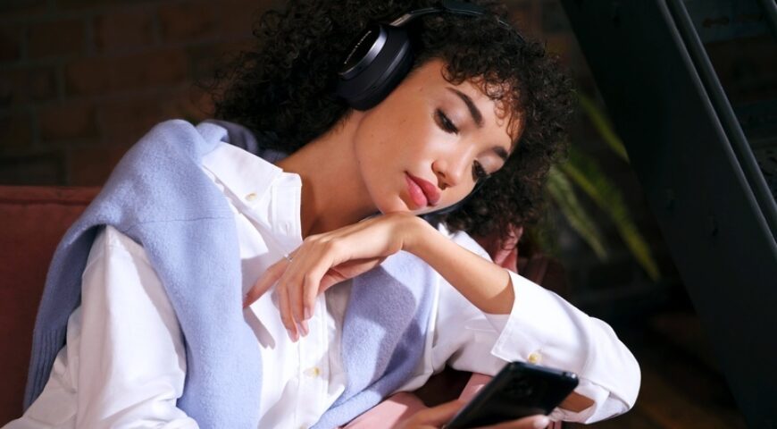 Bowers & Wilkins gây sốt với tai nghe không dây chống ồn đầu bảng PX8