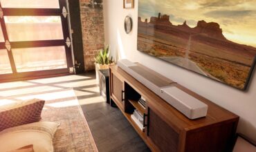 Klipsch trình làng Soundbar Flexus Core 300 hỗ trợ 8K, 12 loa và hiệu chỉnh theo phòng